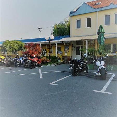 Moto Klub Brod Hotel Екстериор снимка