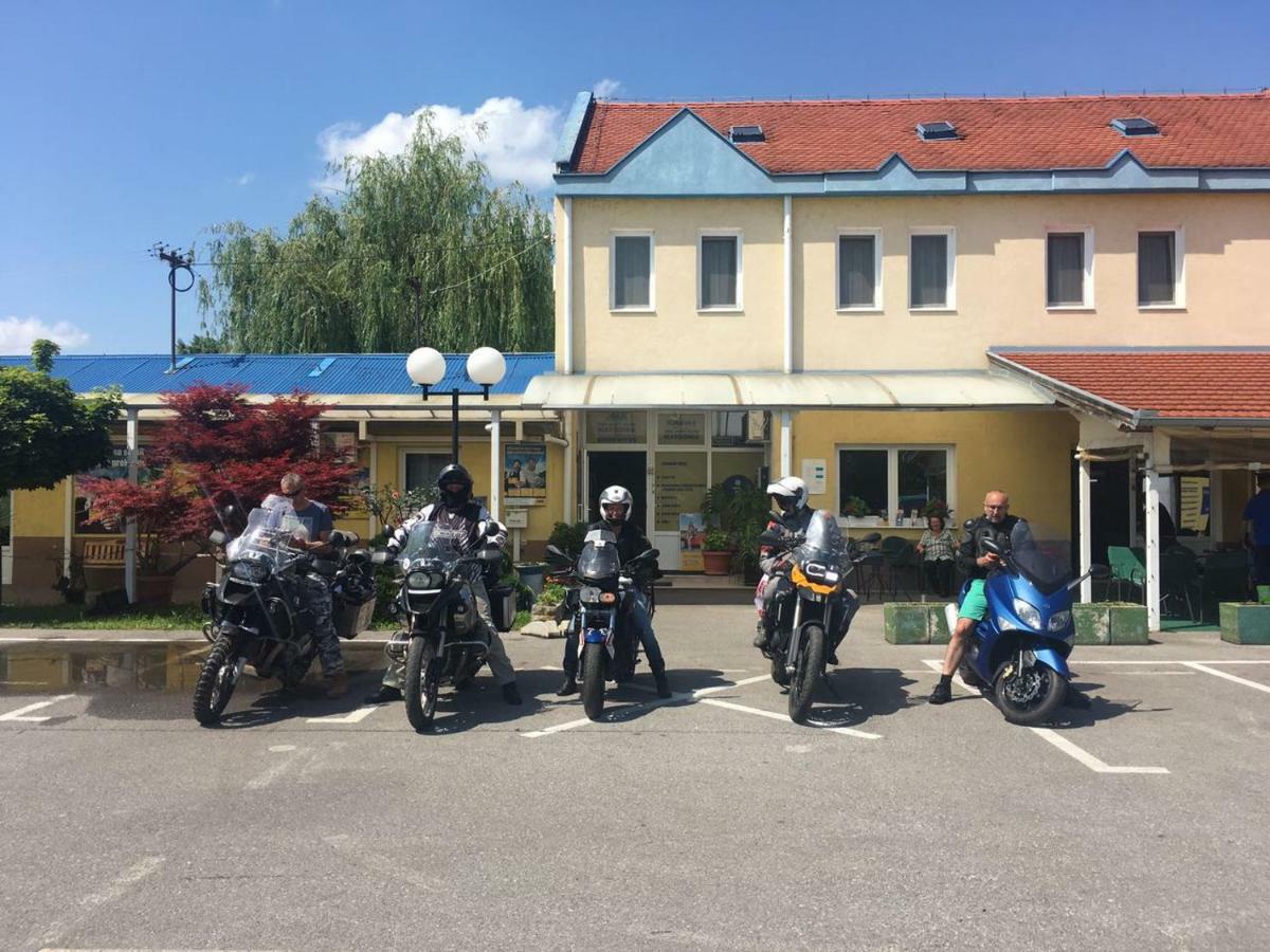 Moto Klub Brod Hotel Екстериор снимка